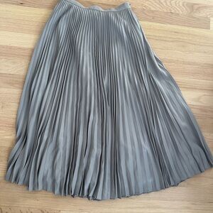 Club Monaco Silver A-Line Pleated Skirt